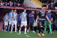 西班牙人对阵巴塞罗那：争夺关键三分的西甲联赛对决